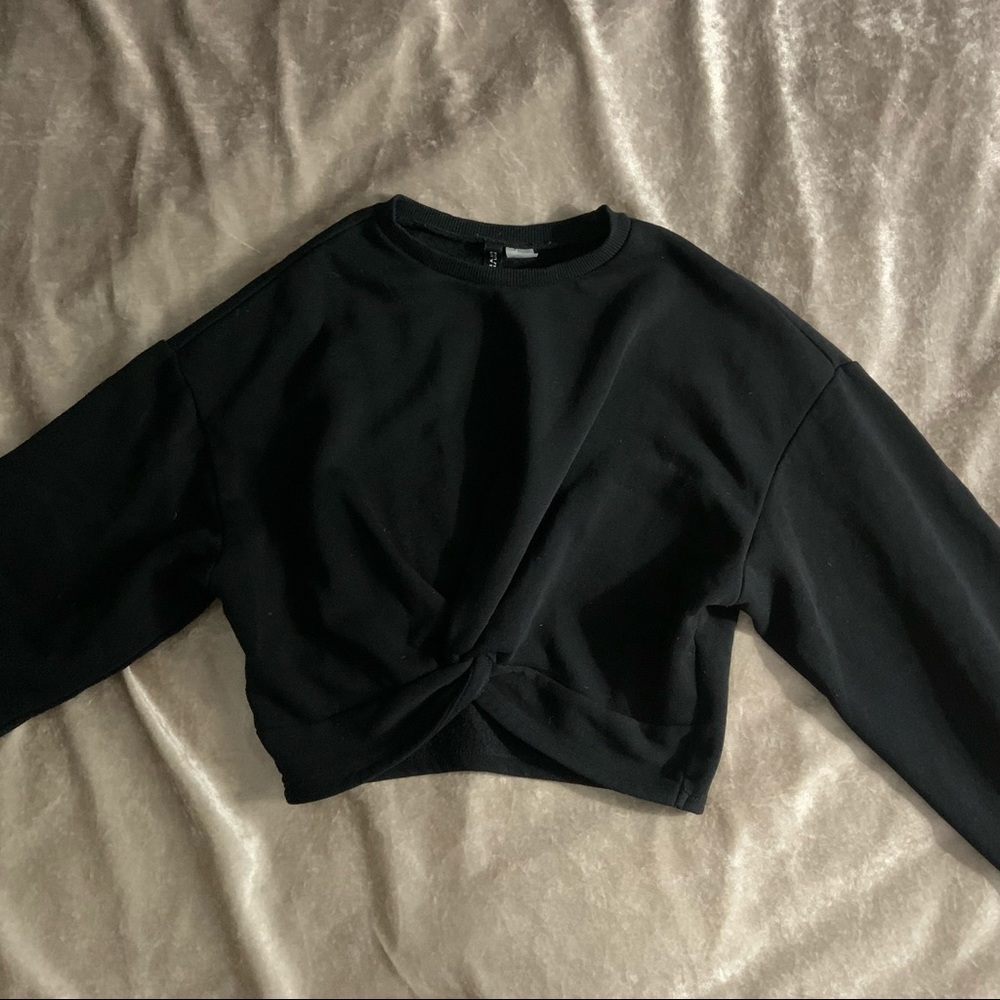 ✨H&M crop sweatshirt✨